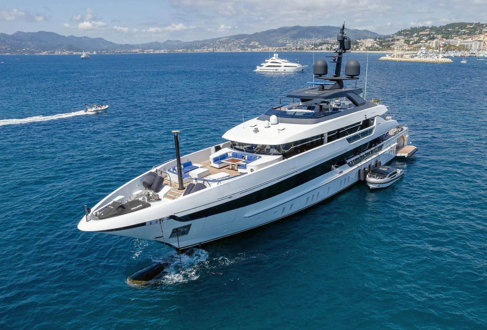 Alulim - photo 15 yacht charter Cannes