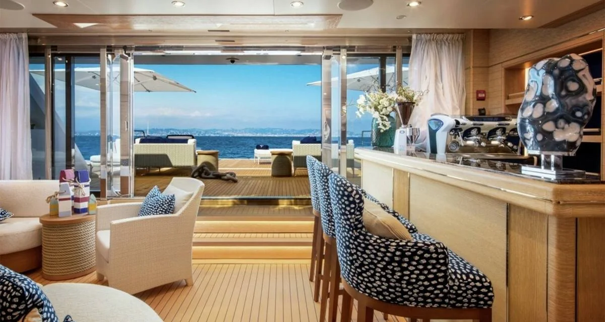 Starburst IV - photo 15 yacht charter Miami