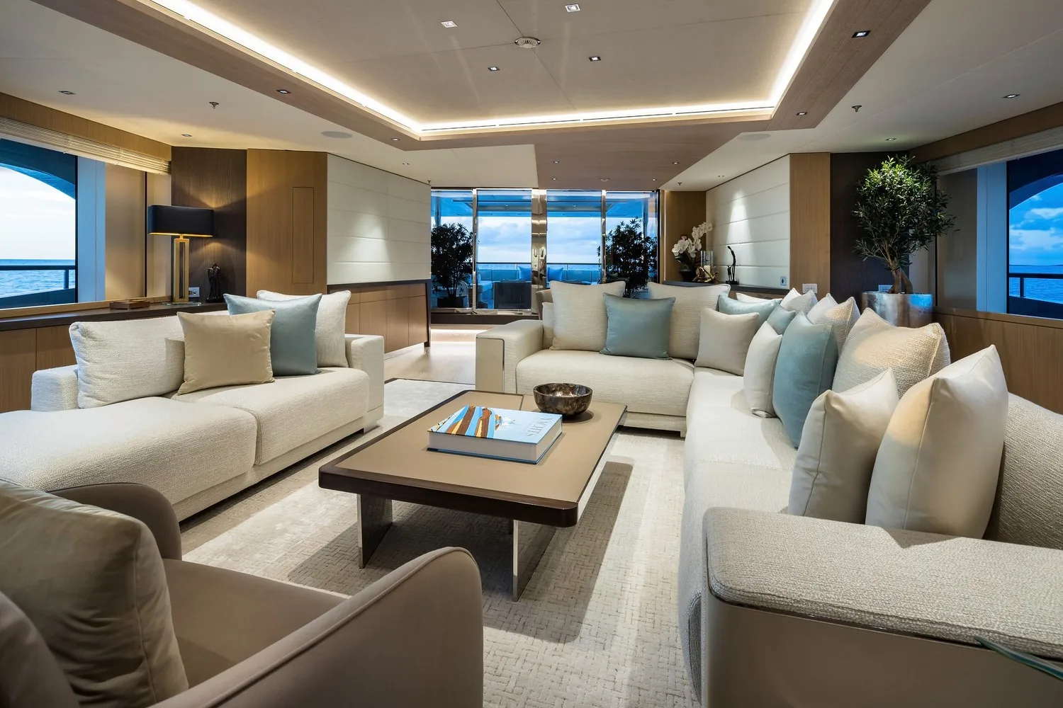 ARTISAN - photo 24 yacht charter Cannes