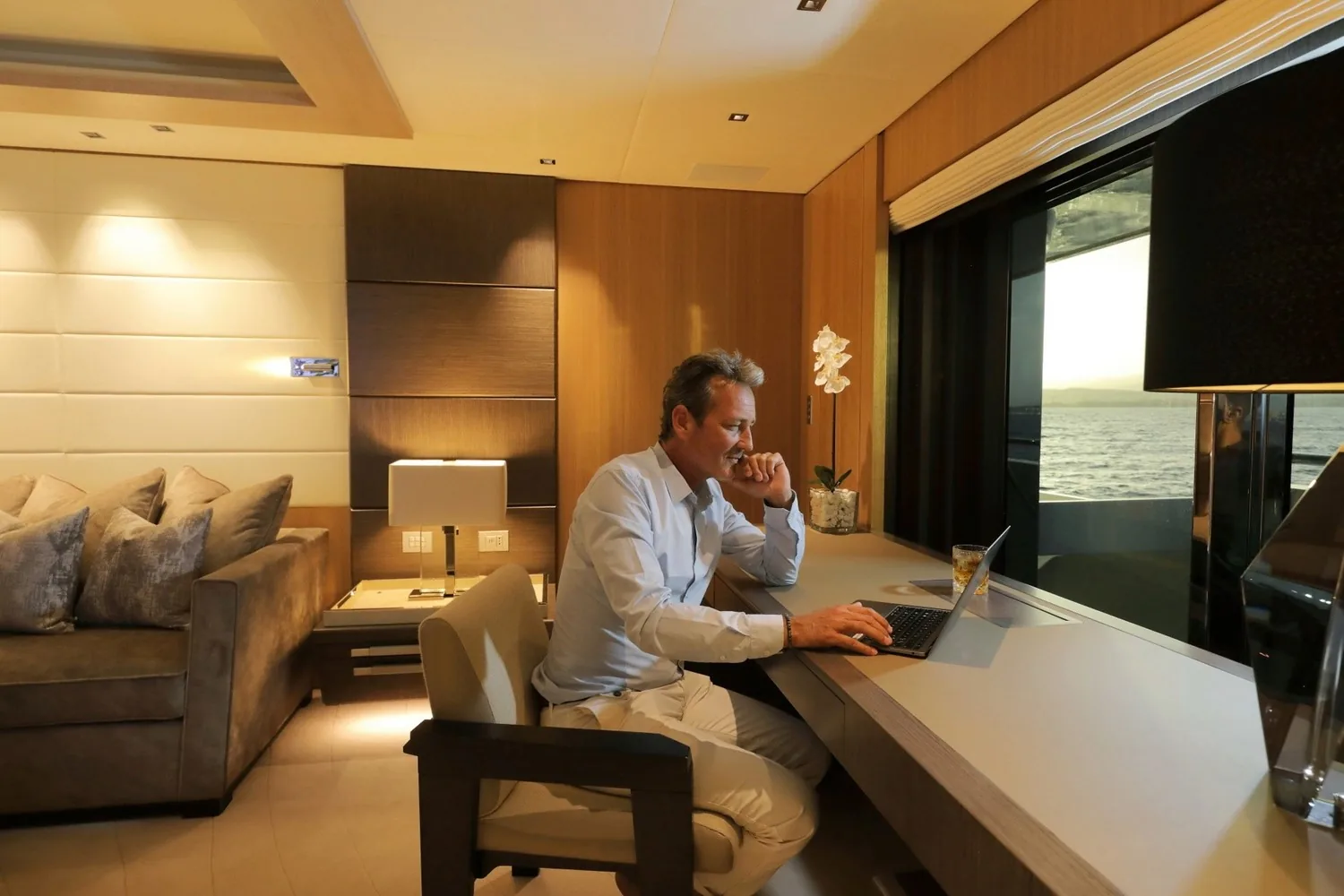 ARTISAN - photo 33 yacht charter Cannes