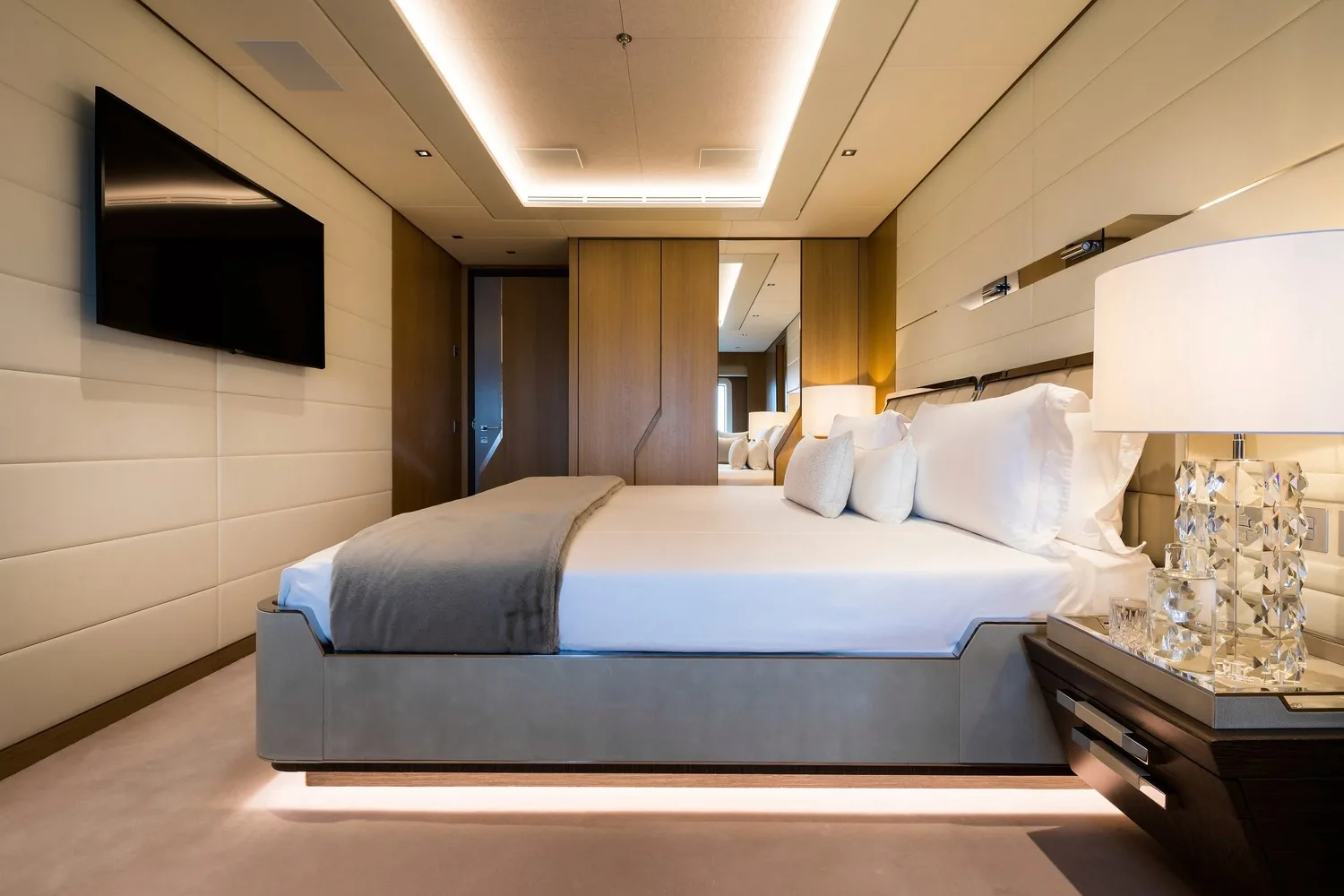ARTISAN - photo 39 yacht charter Cannes