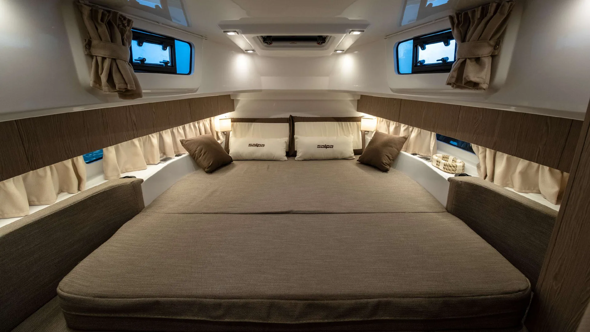 Avangarde 35 - photo 10 yacht charter Cannes