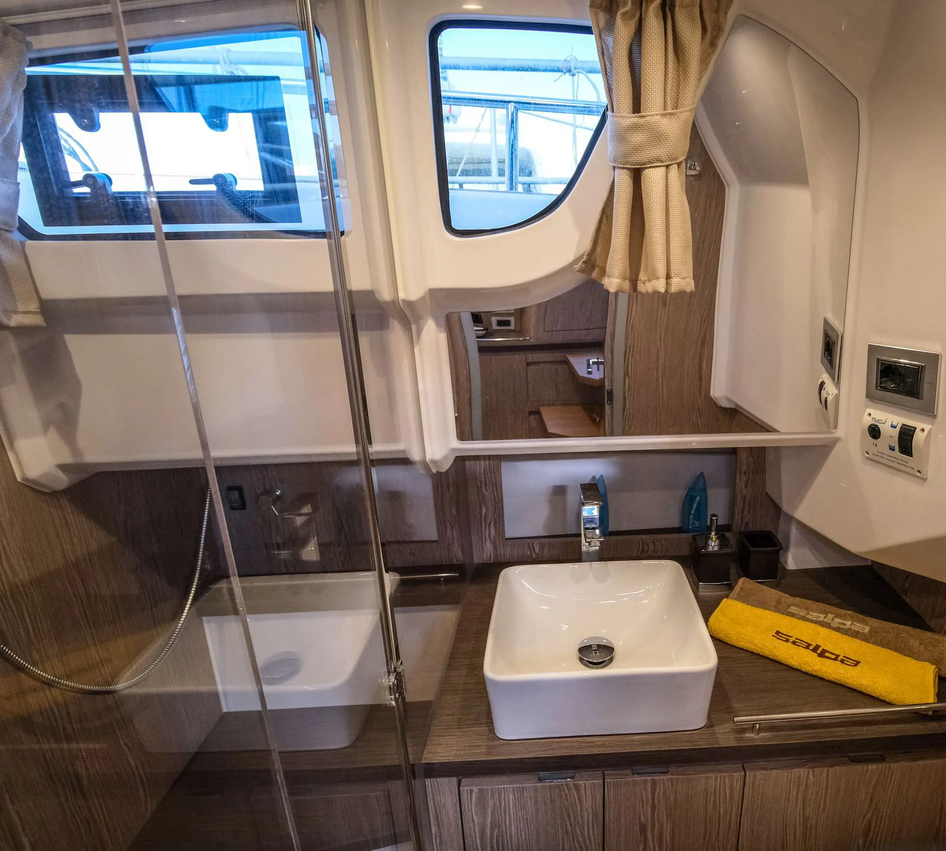 Avangarde 35 - photo 12 yacht charter Cannes