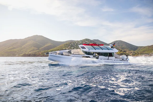 Axopar 45 XC Cross Cabin - yacht charter Cannes