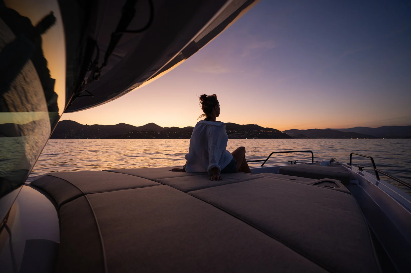 Axopar 45 XC Cross Cabin - photo 6 yacht charter Cannes