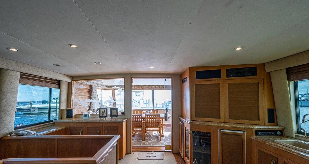 Bandit - photo 11 yacht charter Miami