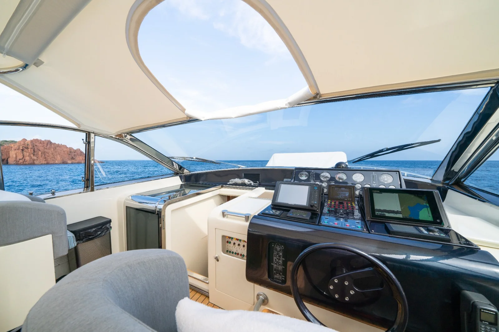 Baoli - photo 11 yacht charter Cannes