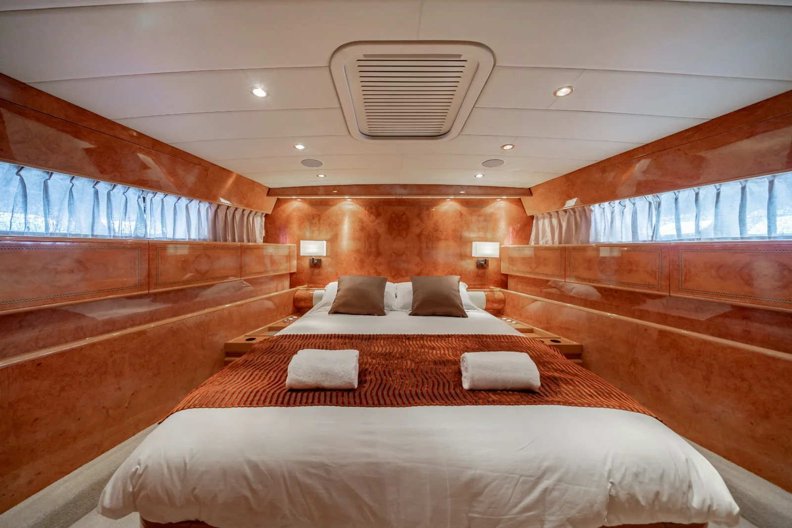 Baoli - photo 22 yacht charter Cannes