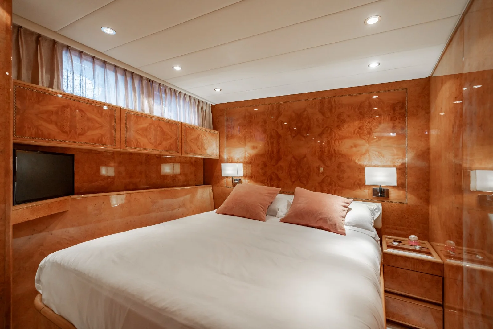 Baoli - photo 25 yacht charter Cannes