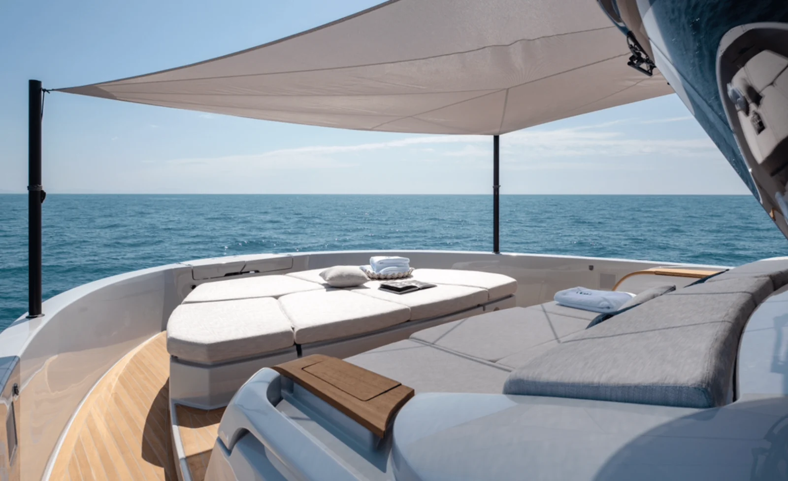 Bluegame BGX73 - photo 7 yacht charter Cannes