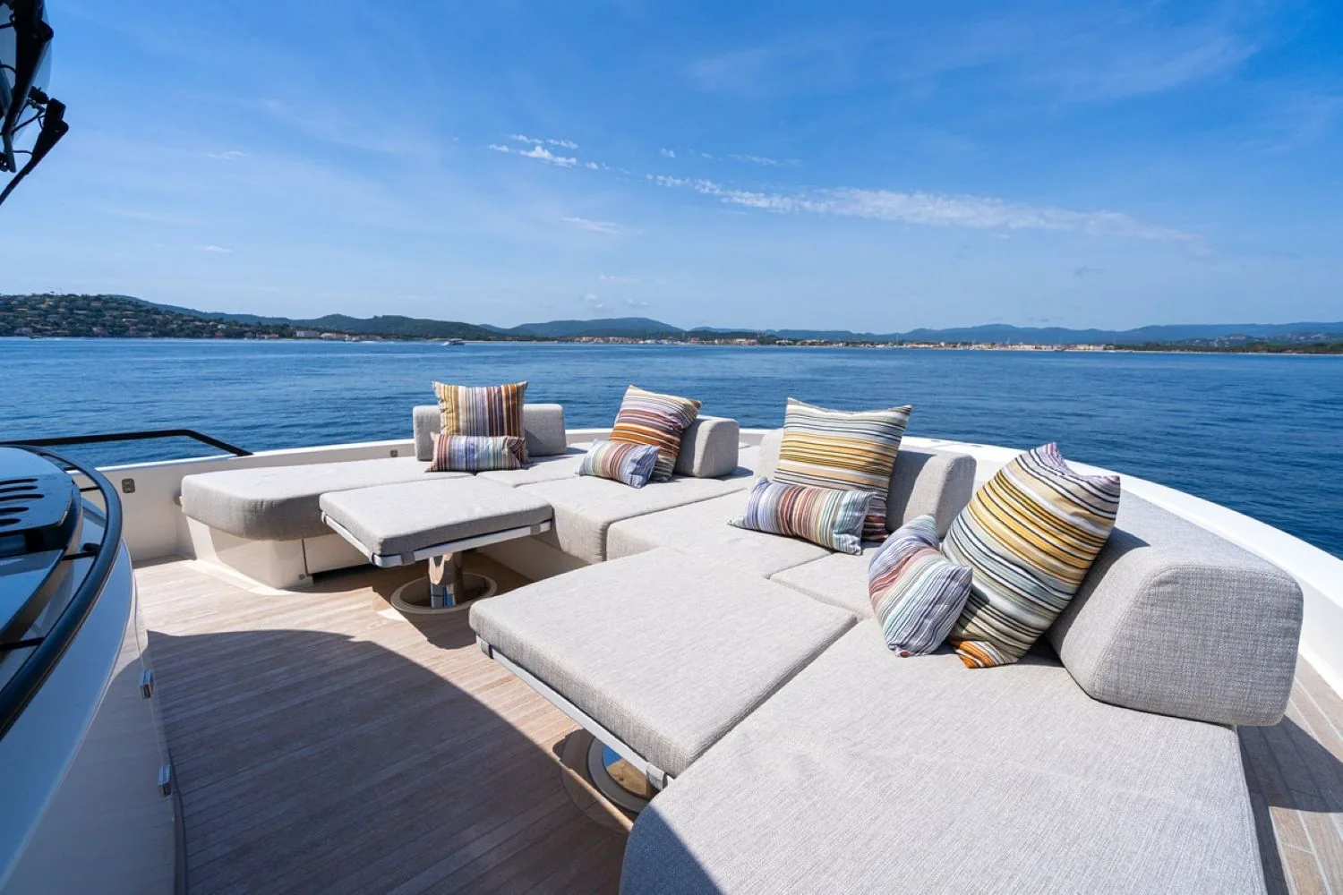 BLUEGAME BGX63 - photo 8 yacht charter Cannes