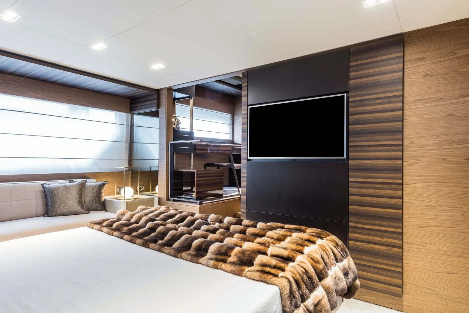 CARE ONE - photo 14 yacht charter Cannes