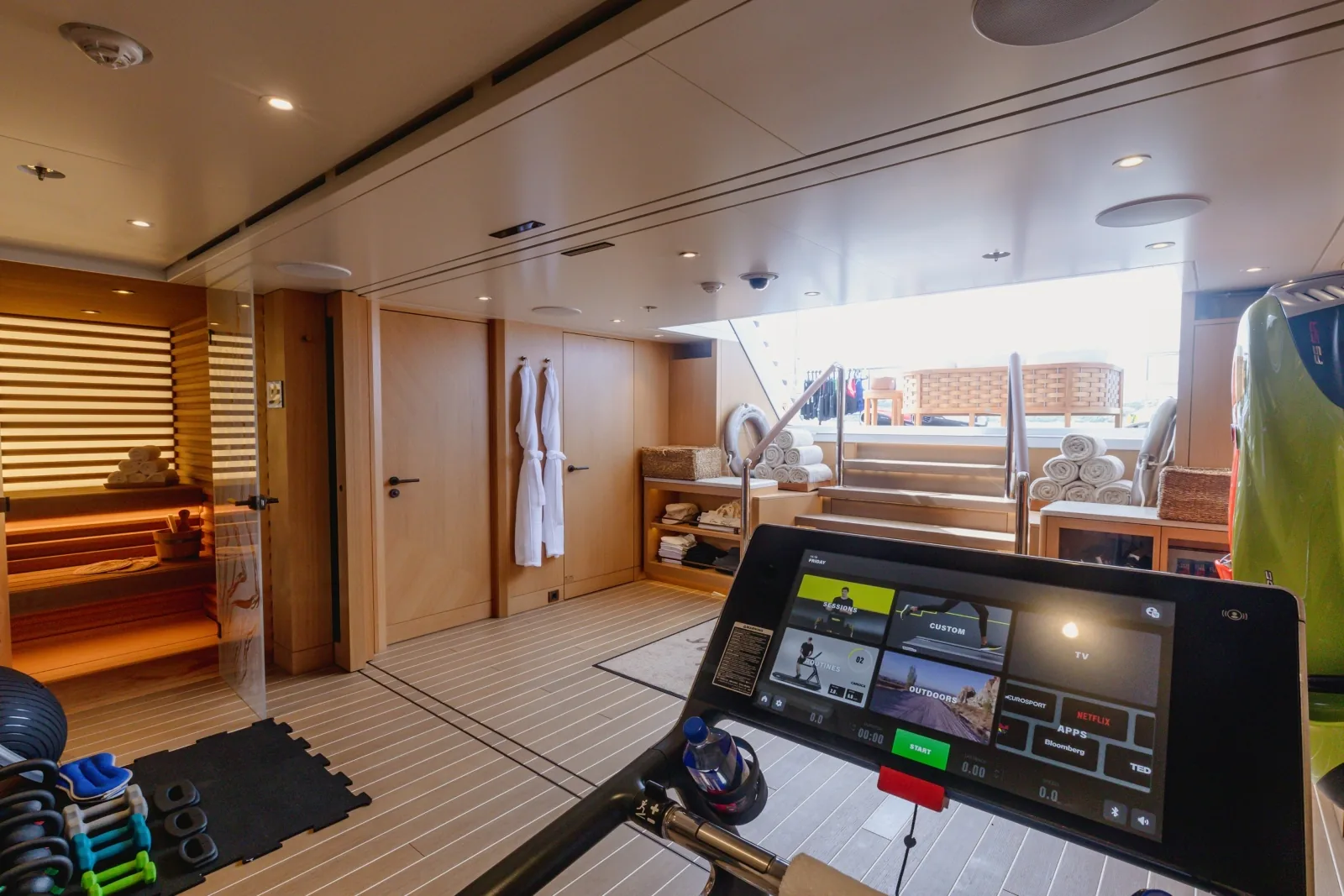 COME TOGETHER - photo 24 yacht charter Cannes