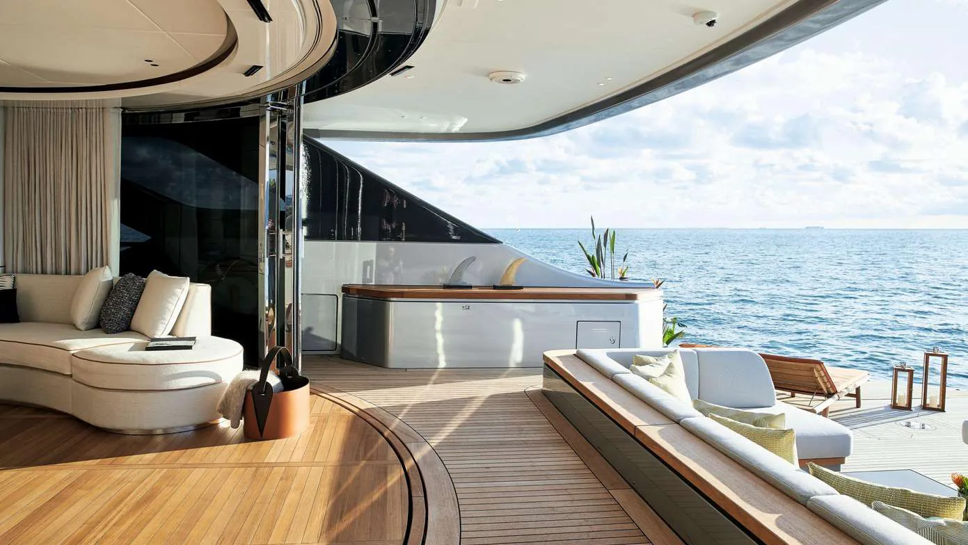 Cosmico - photo 12 yacht charter Cannes