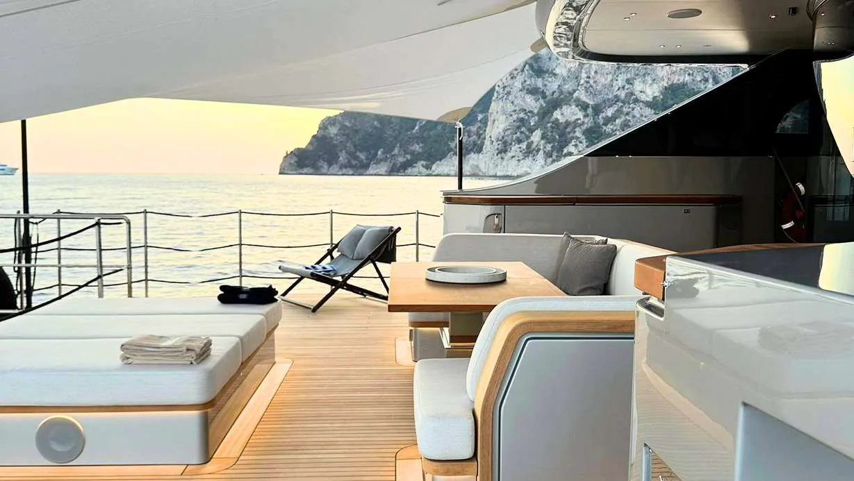 Cosmico - photo 13 yacht charter Cannes