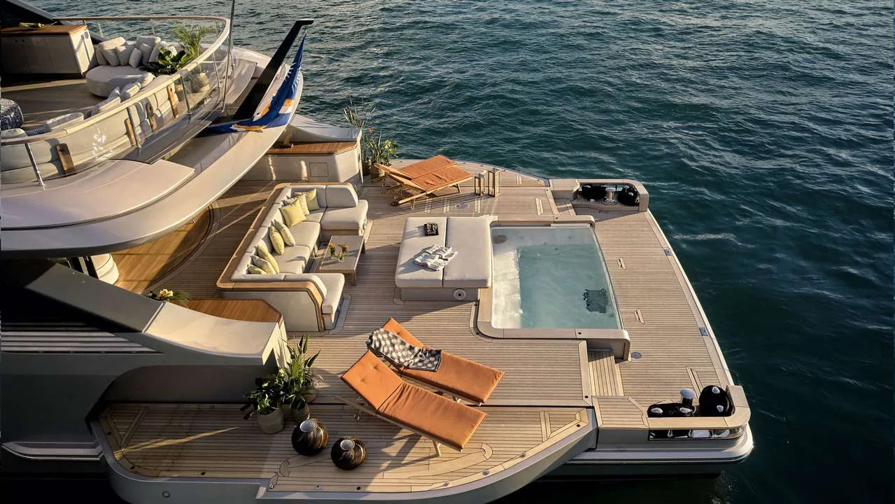 Cosmico - photo 17 yacht charter Cannes