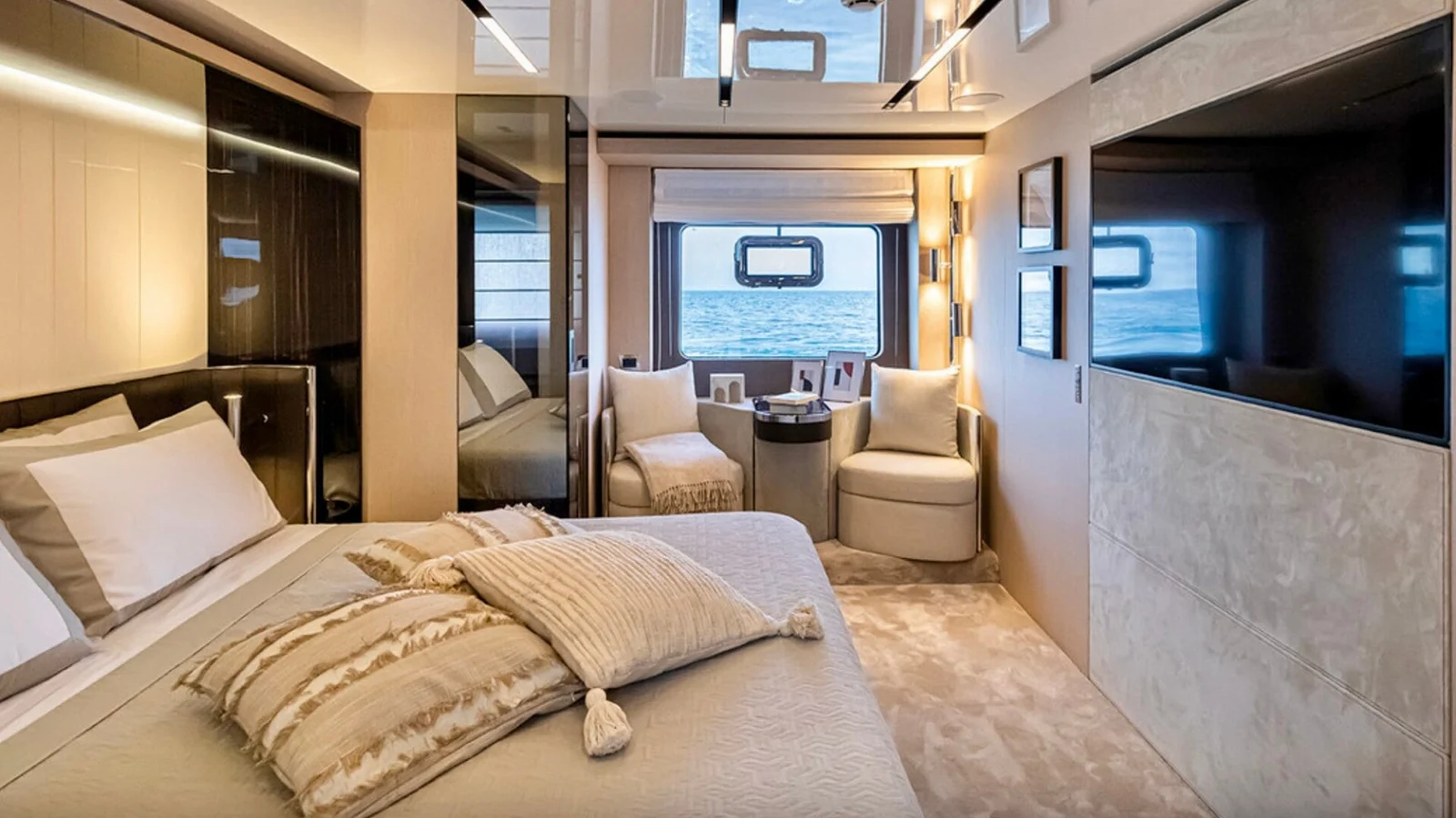 Cranchi 67 Settantotto - photo 16 yacht charter Cannes
