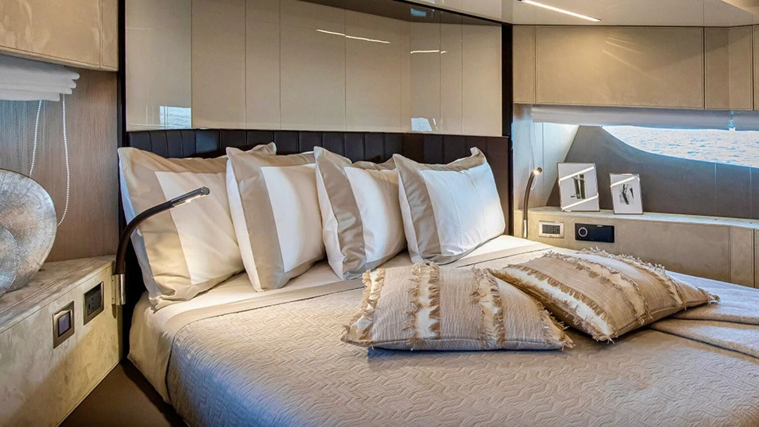 Cranchi 67 Settantotto - photo 19 yacht charter Cannes