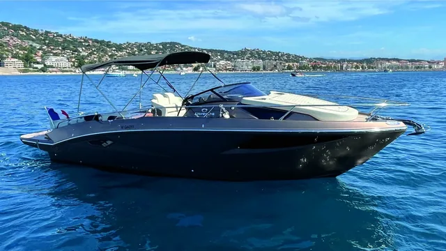 Cranchi E30 Endurance - yacht charter Cannes