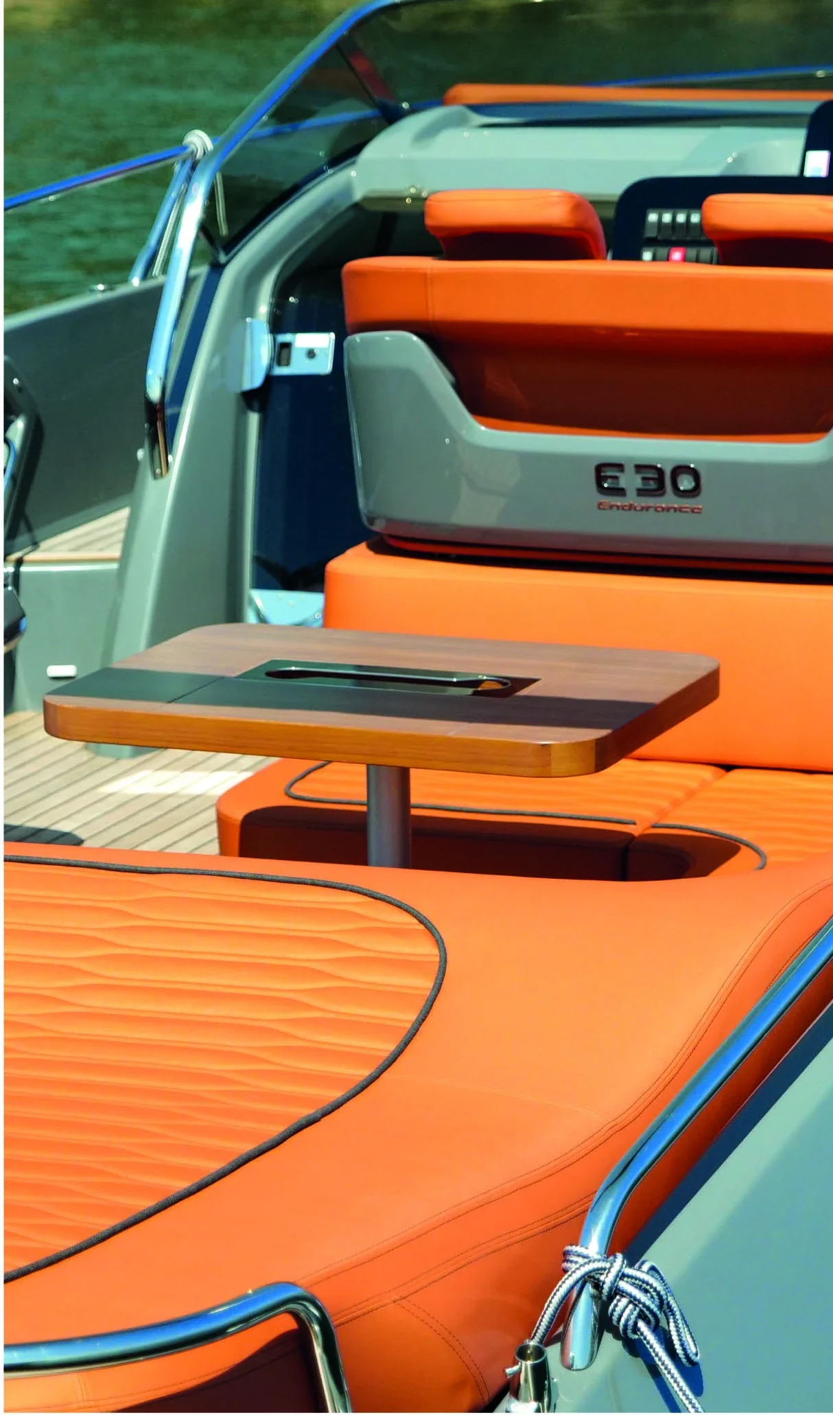 Cranchi E30 Endurance - photo 7 yacht charter Cannes