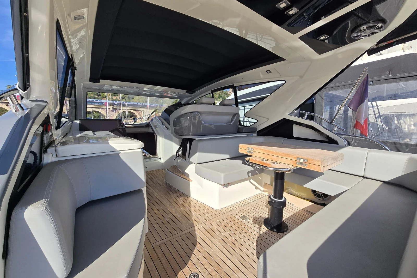 Cranchi M44 HT - photo 4 yacht charter Cannes