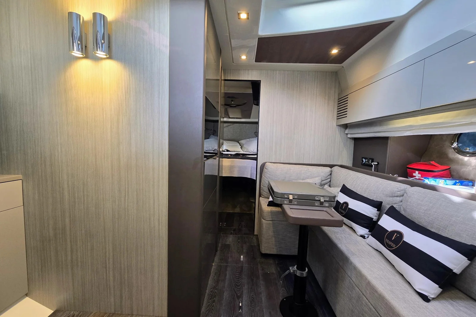 Cranchi M44 HT - photo 6 yacht charter Cannes