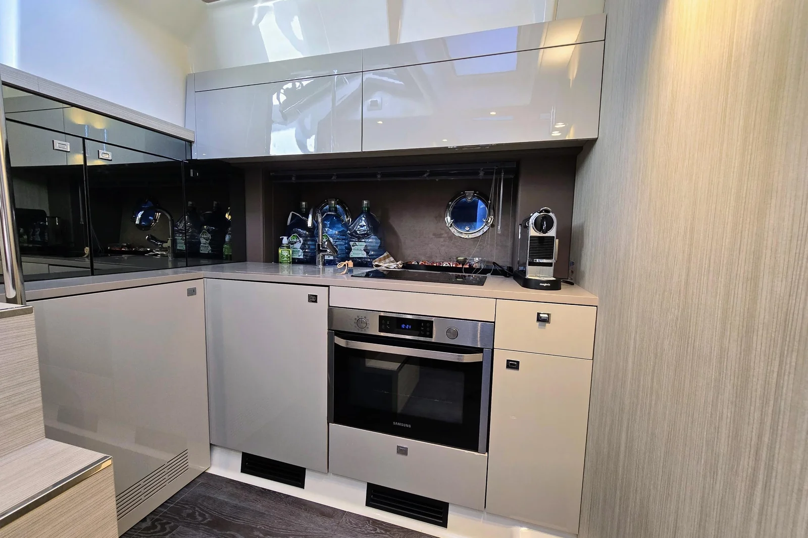 Cranchi M44 HT - photo 7 yacht charter Cannes