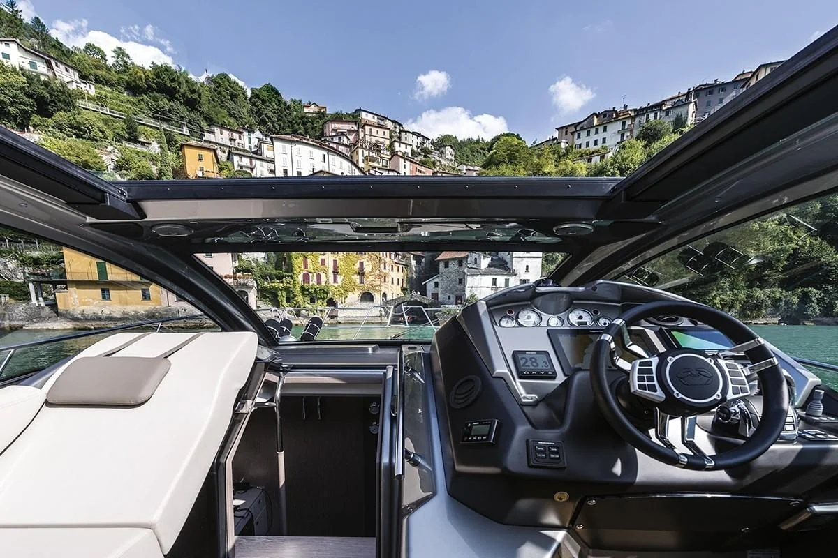 Cranchi M44 HT - photo 17 yacht charter Cannes
