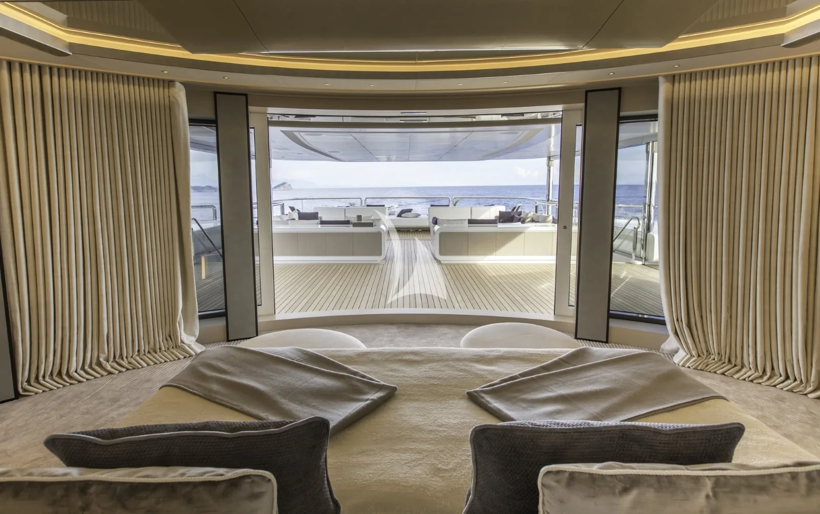 DAR - photo 32 yacht charter Cannes