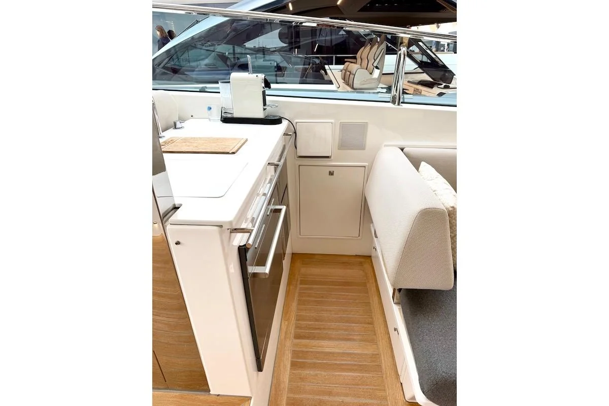 Delta 60 Open - photo 17 yacht charter Cannes