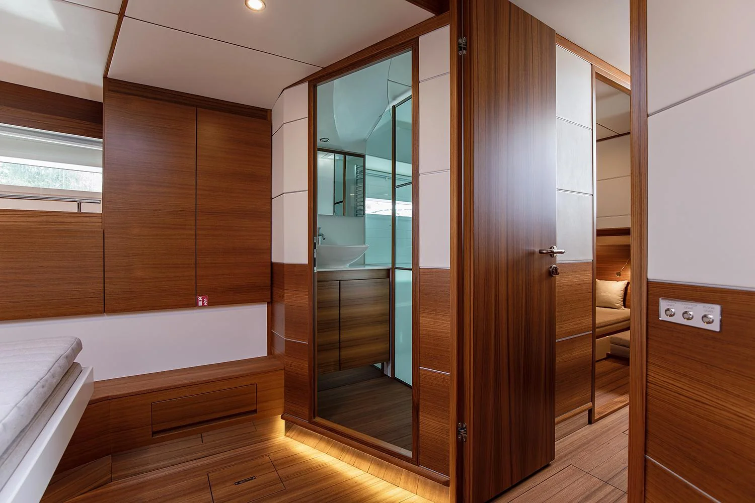 Delta 60 Open - photo 43 yacht charter Cannes