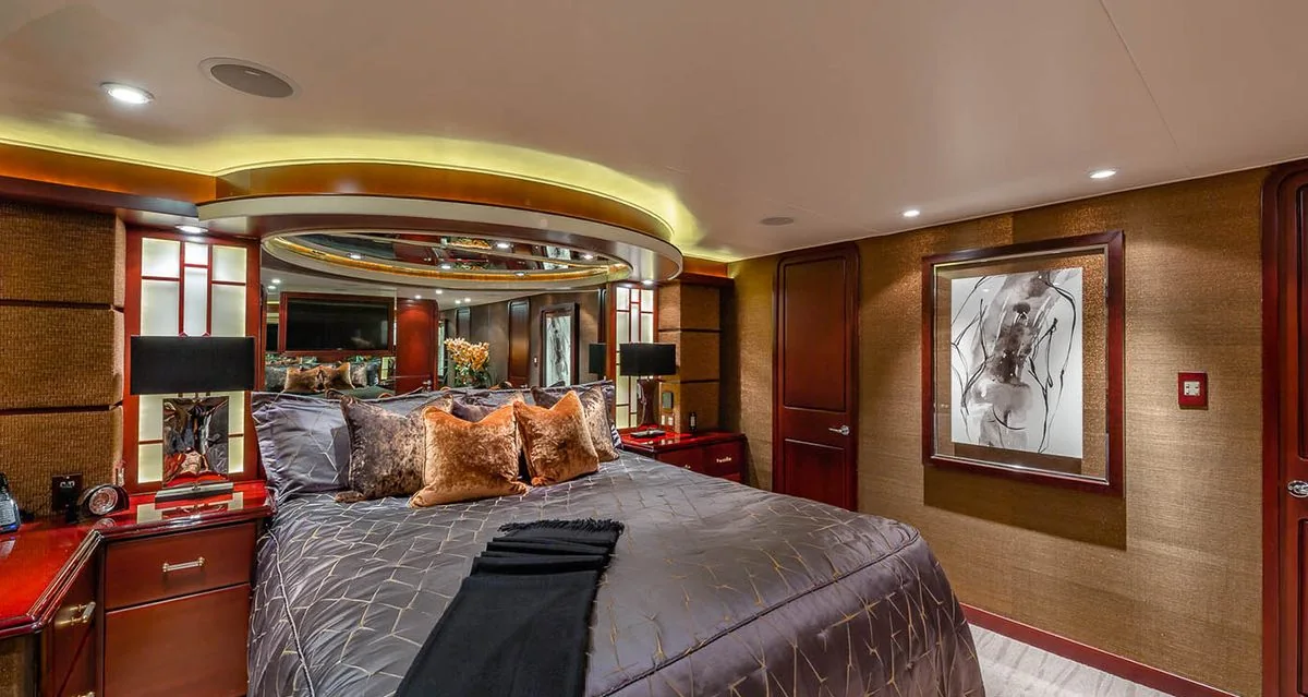 Destiny - photo 10 yacht charter Miami