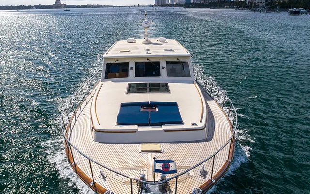 Essence of Cayman - yacht charter Miami