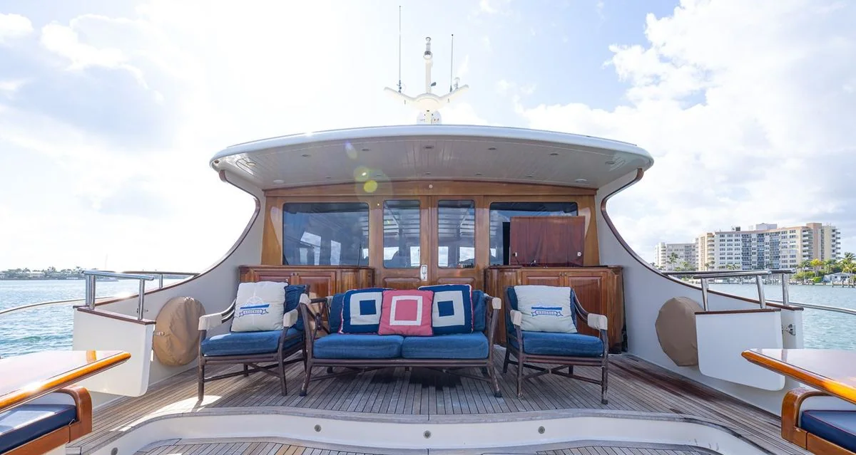 Essence of Cayman - photo 2 yacht charter Miami