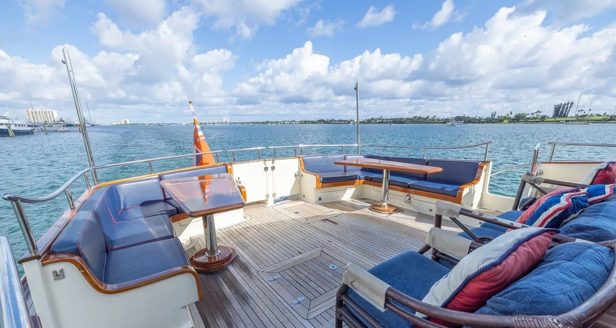 Essence of Cayman - photo 3 yacht charter Miami