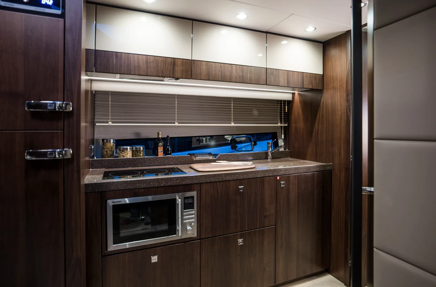 Fairline Targa 48 - photo 10 yacht charter Cannes