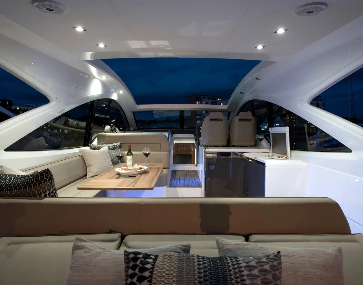 Fairline Targa 48 - photo 11 yacht charter Cannes