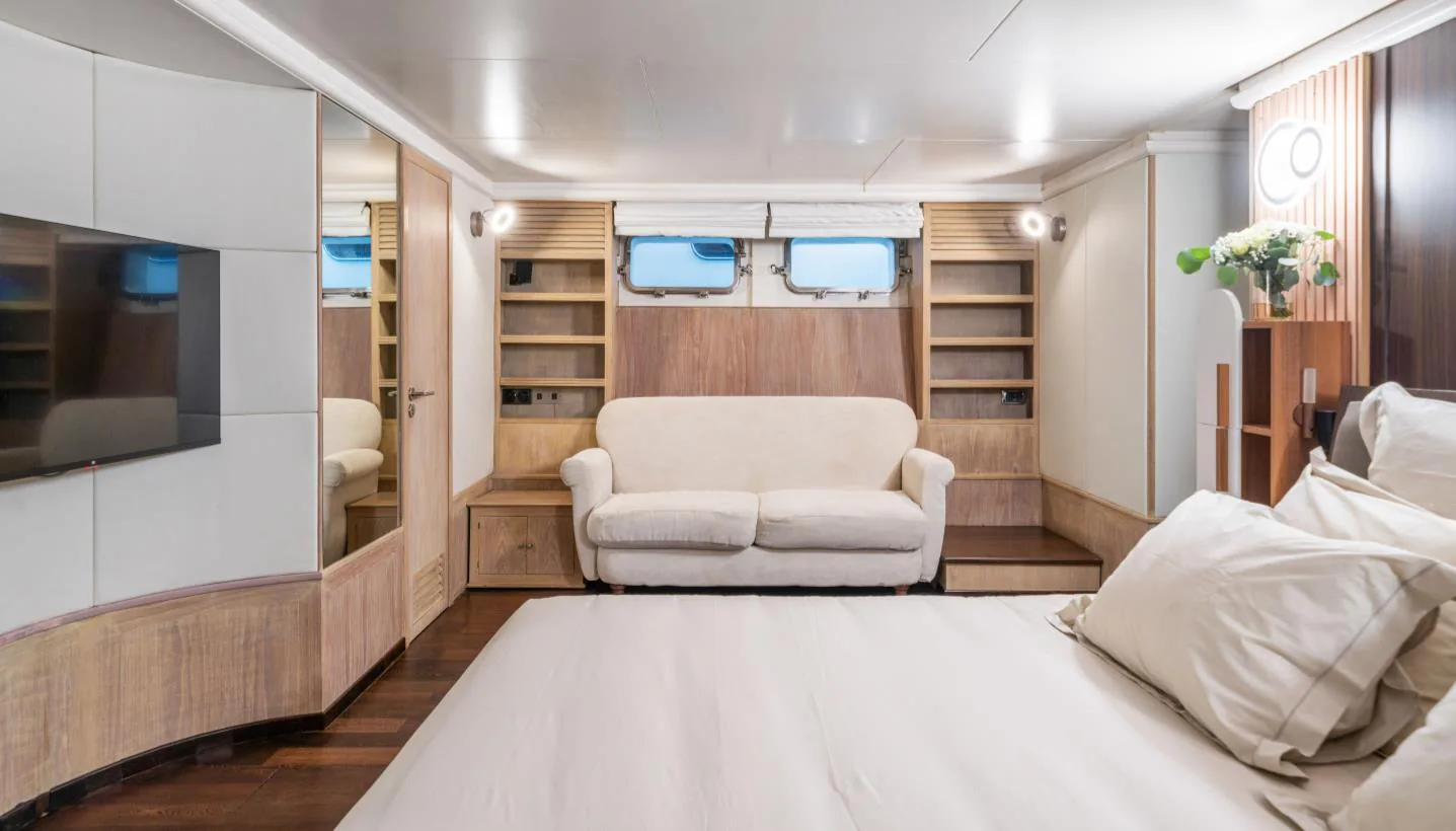 Faith - photo 8 yacht charter Cannes