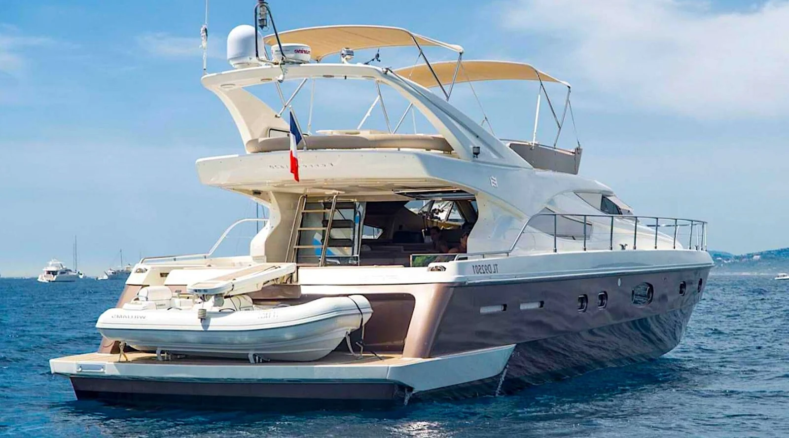Ferretti 620 - photo 5 yacht charter Cannes