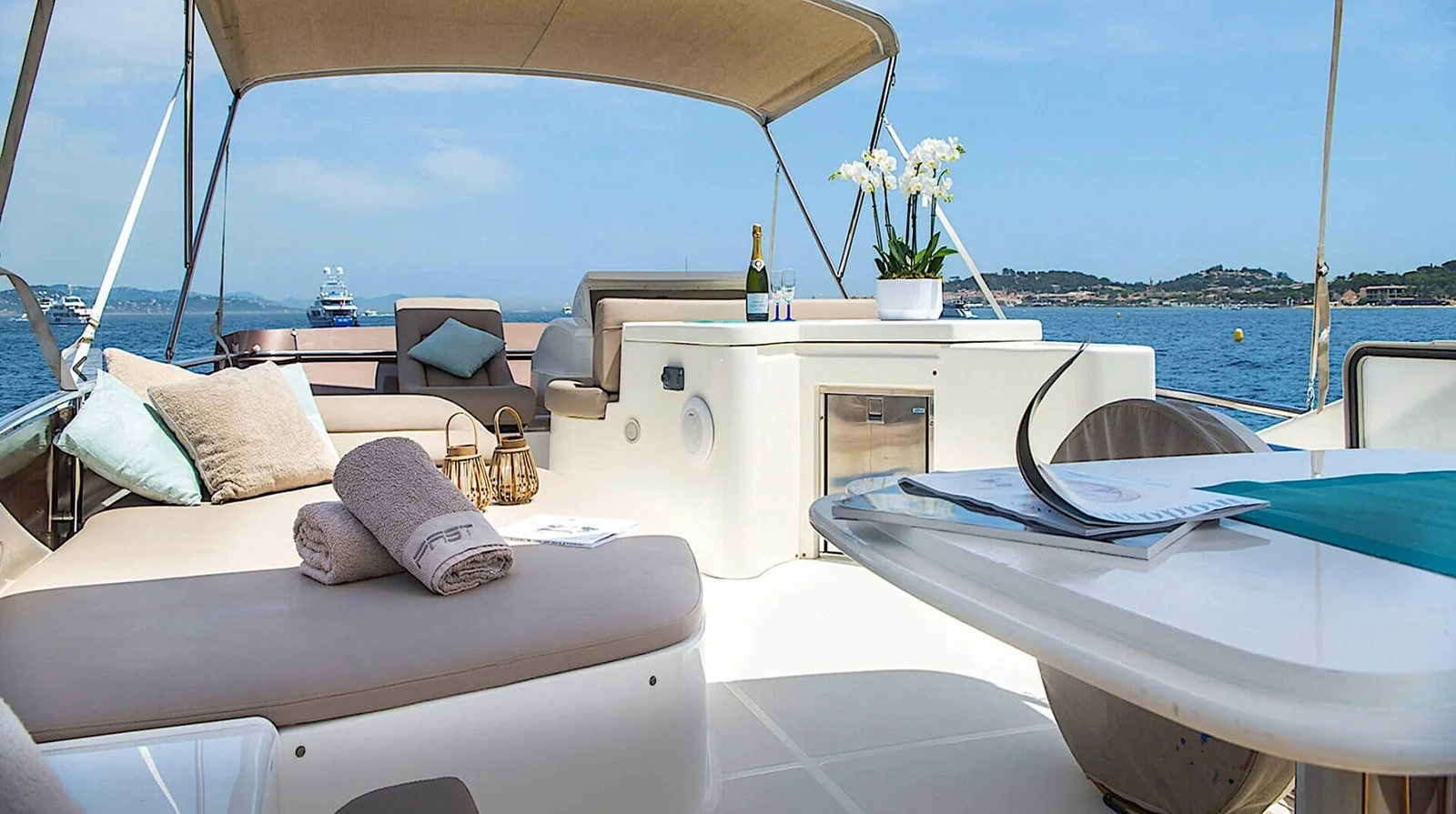 Ferretti 620 - photo 7 yacht charter Cannes