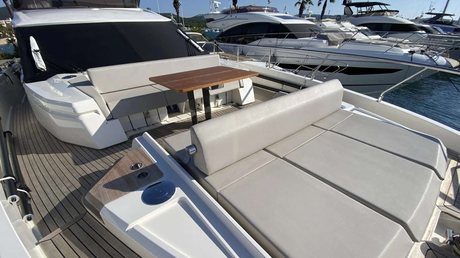 Ferretti 720 (Breeze) - photo 7 yacht charter Cannes