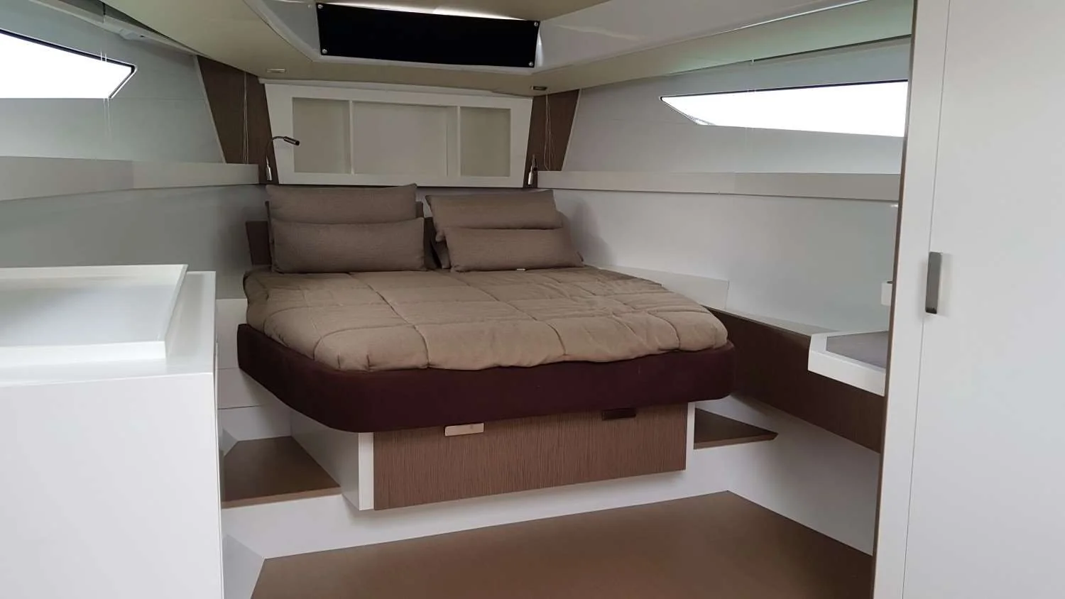 Fiart Mare 43 - photo 6 yacht charter Cannes