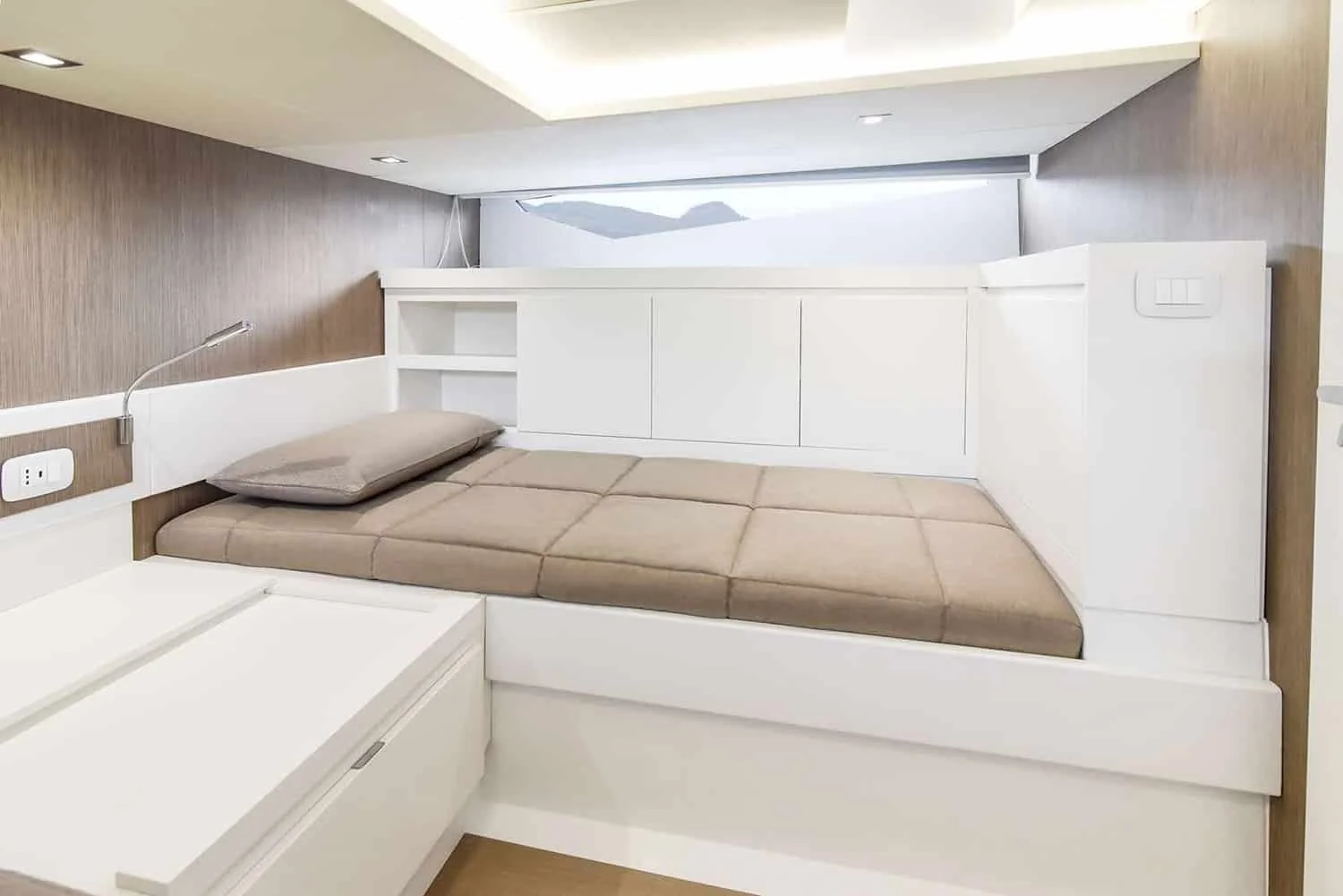 Fiart Mare 43 - photo 8 yacht charter Cannes