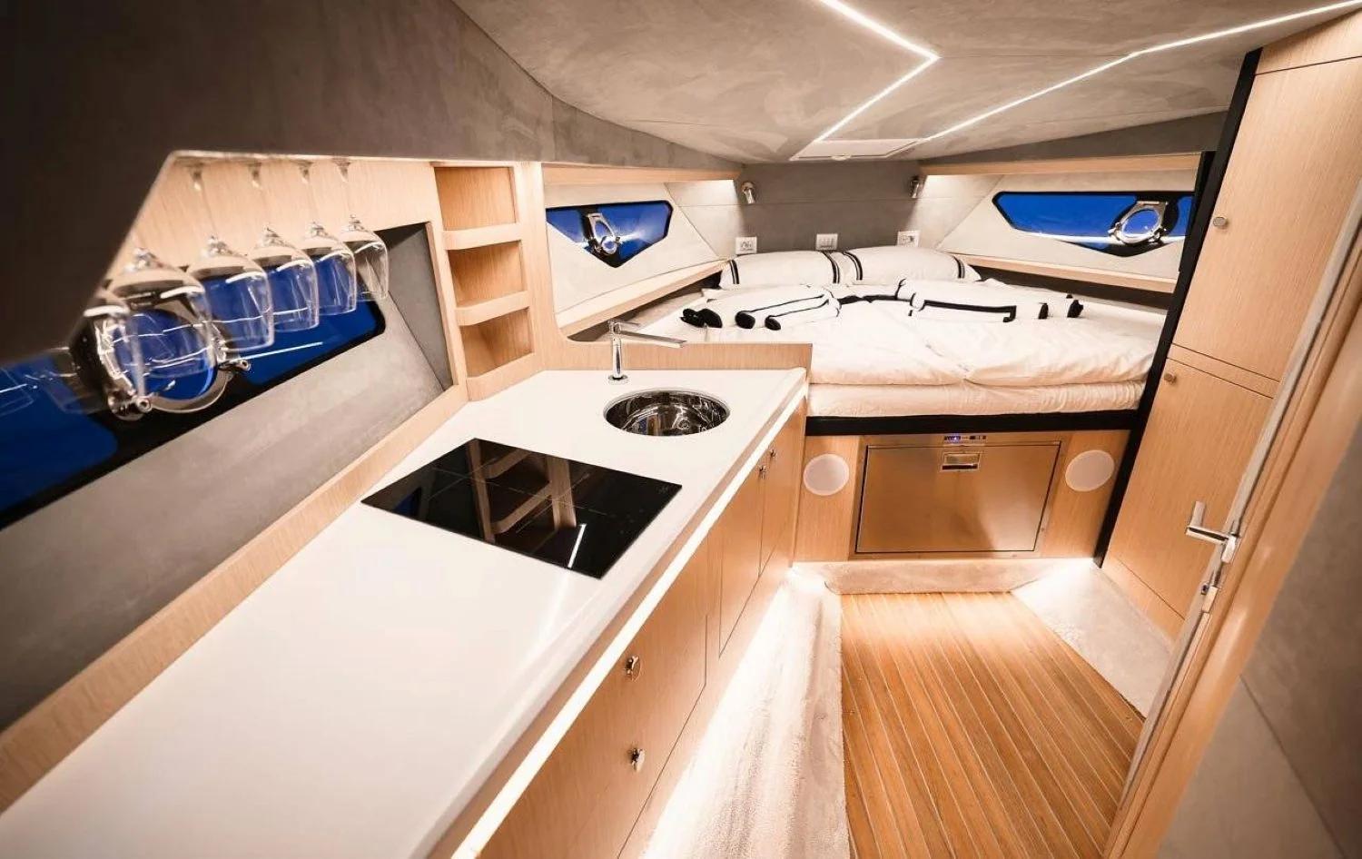 Focus Forza 37 - photo 6 yacht charter Cannes