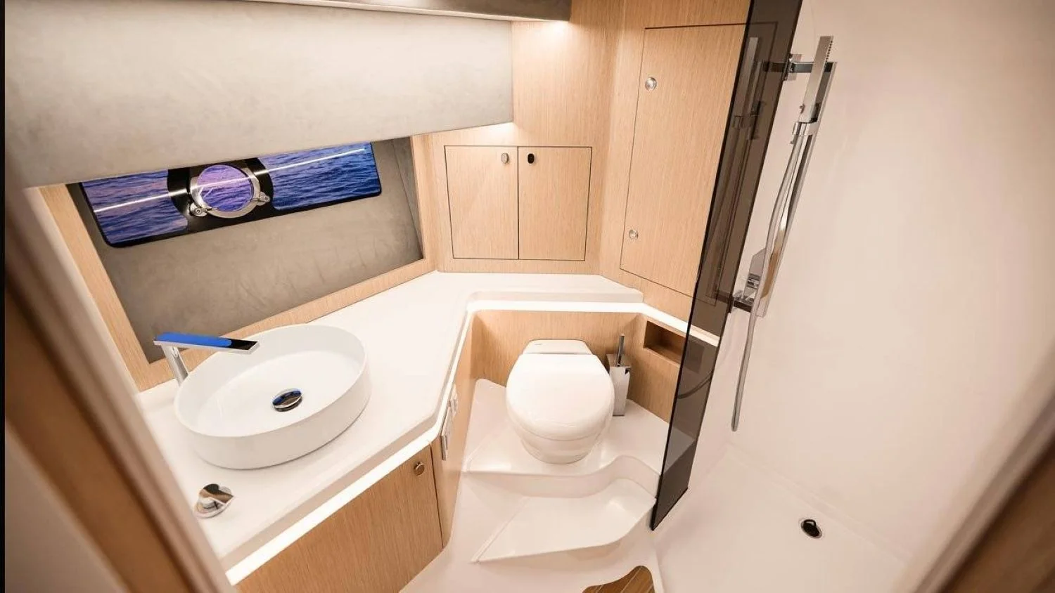 Focus Forza 37 - photo 7 yacht charter Cannes