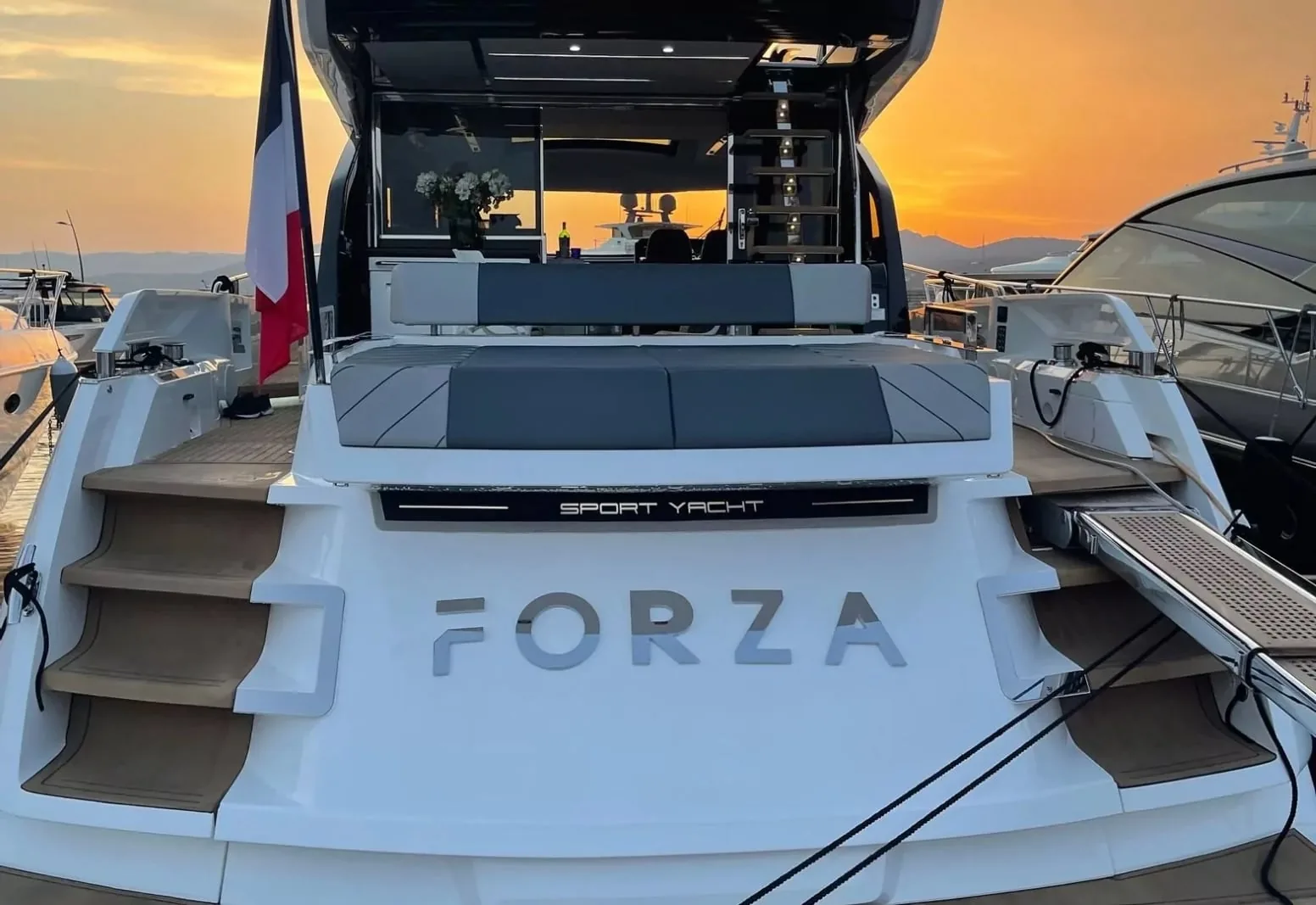FORZA - photo 5 yacht charter Cannes
