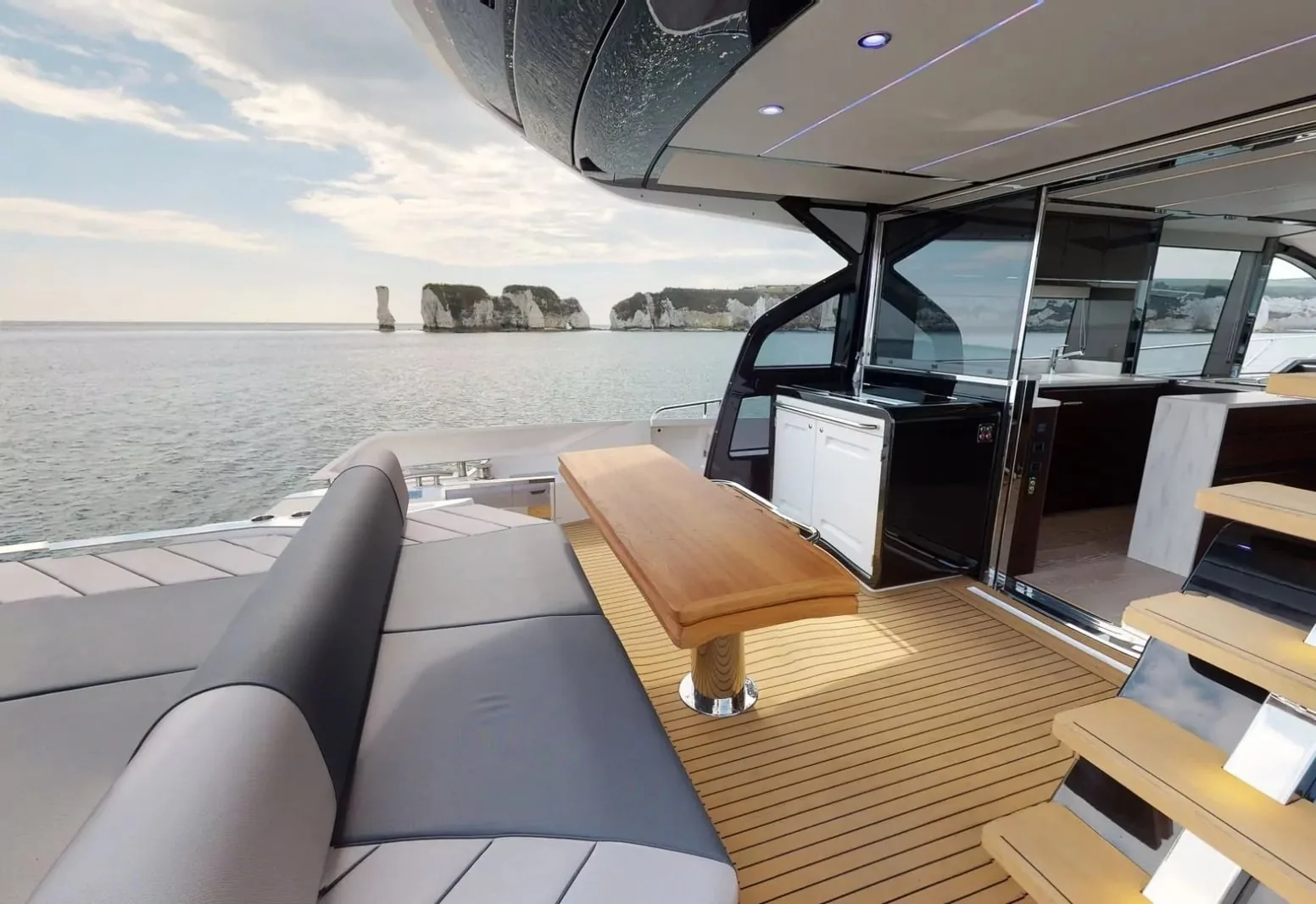 FORZA - photo 8 yacht charter Cannes