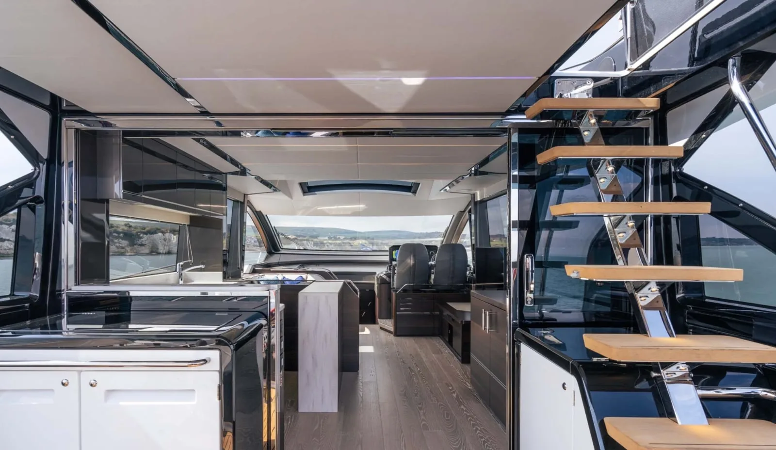 FORZA - photo 10 yacht charter Cannes