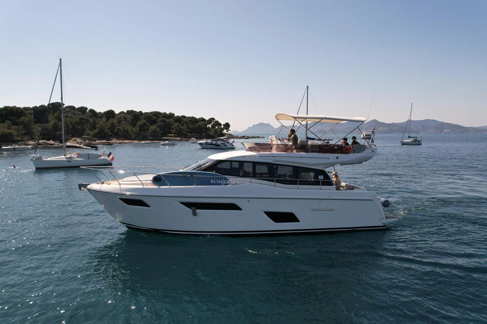 Greenline 45 Coupe - photo 4 yacht charter Cannes