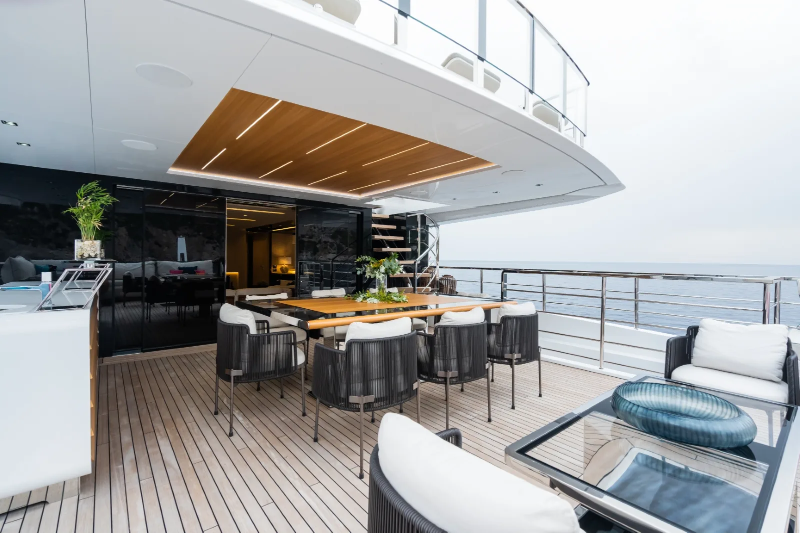 HALARA - photo 11 yacht charter Cannes